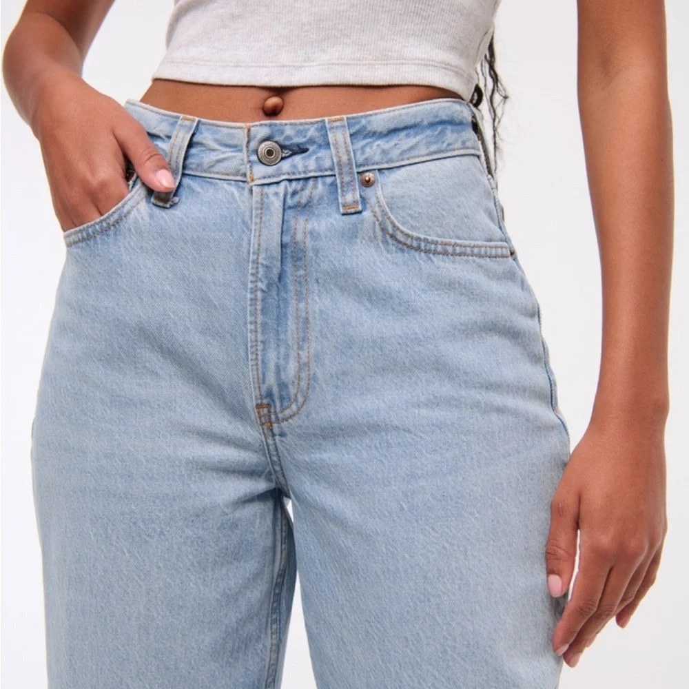 Abercrombie & Fitch Curve Love High Rise Loose Jeans - Picture 6 of 6